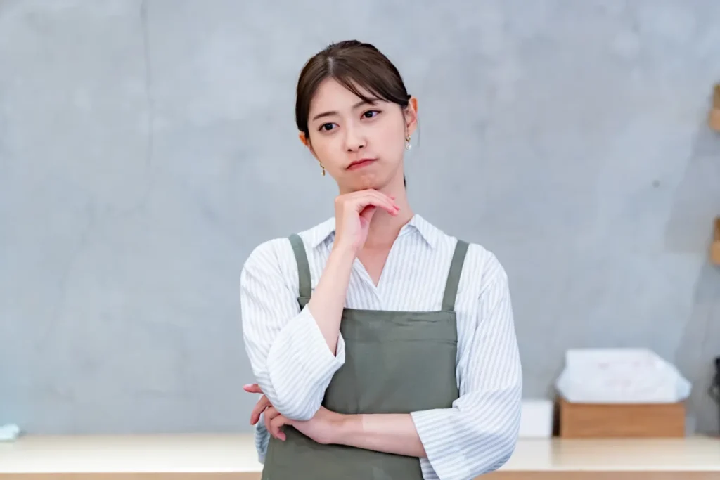 ファミレスバイトがきついと評される主な要因