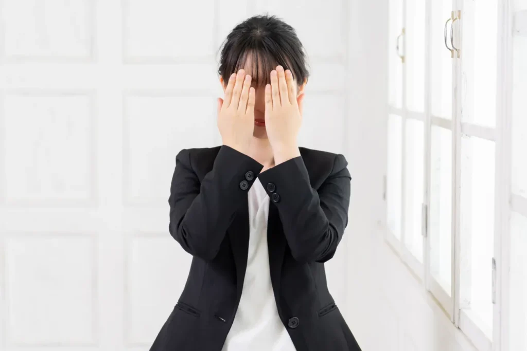 ホールでの声出しが恥ずかしいと感じる心理